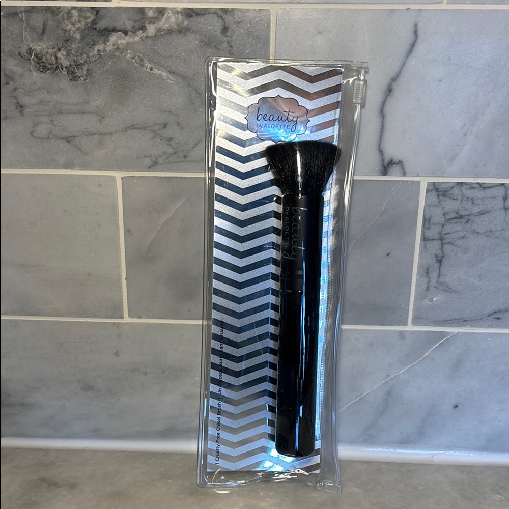 Beauty by Aloette Black Circular Foundation Cruelty Free Chisel Makeup Brush